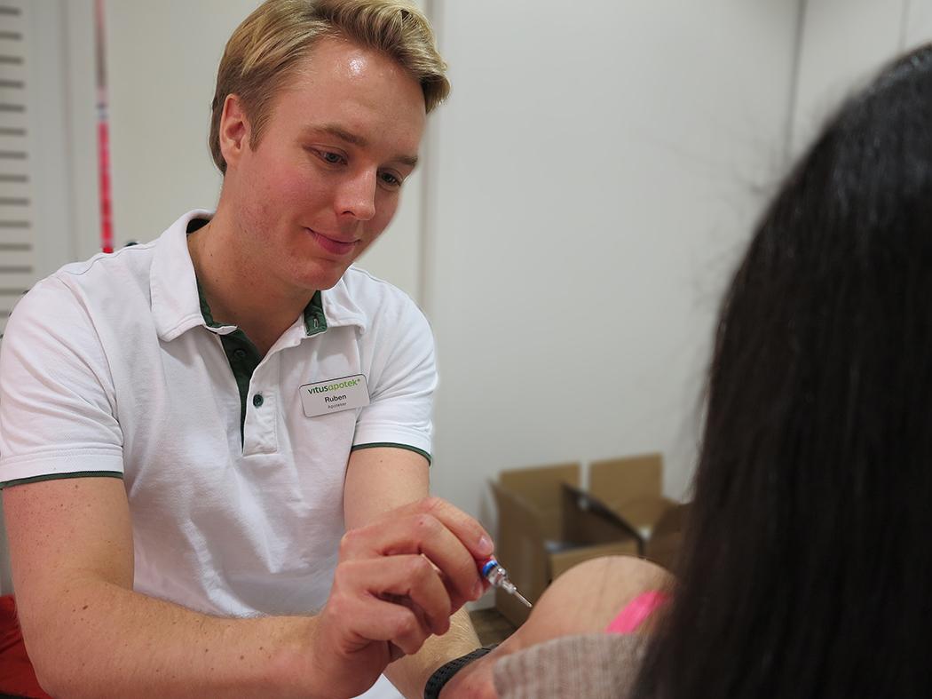 Stortinget vil at farmasøyter skal kunne rekvirere influensavaksiner fra neste høst.