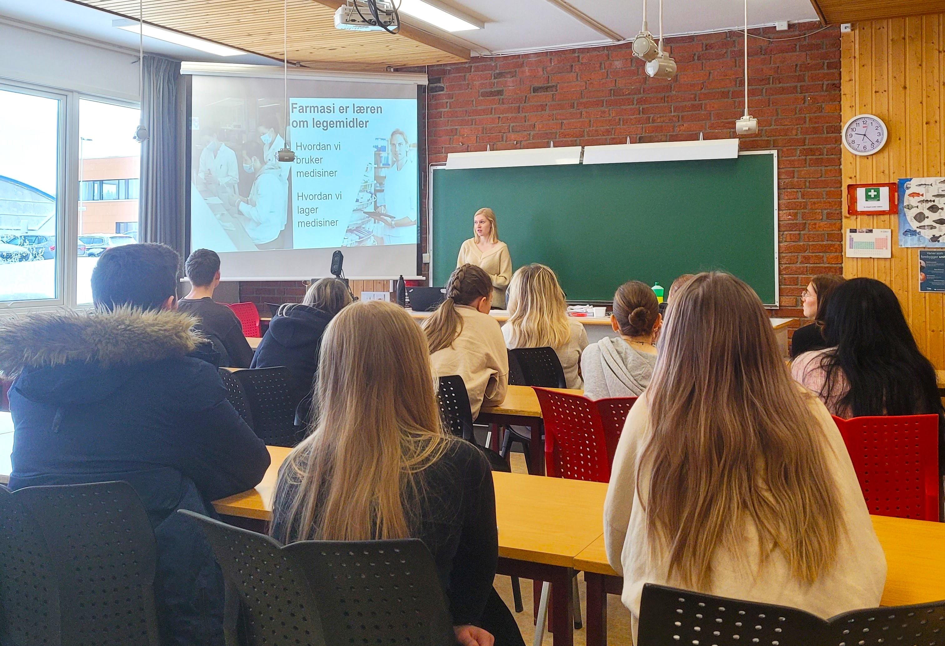 Bilde av skolebesøk av farmasistudent