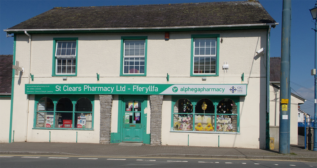  I Wales har det siden 2011 vært mulig for pasienter å få såkalt «Discharge medicines review» (DMR) på sitt lokale apotek.