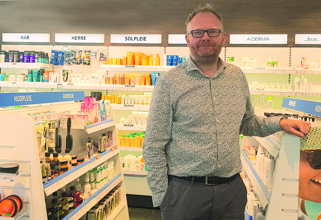 Som regionsjefen er Hans Olav Monsen-Neteland ansvarlig for 24 apotek i Bergensområdet og han forteller at han stort sett jobber med å gjøre hverdagen lettere for andre.
