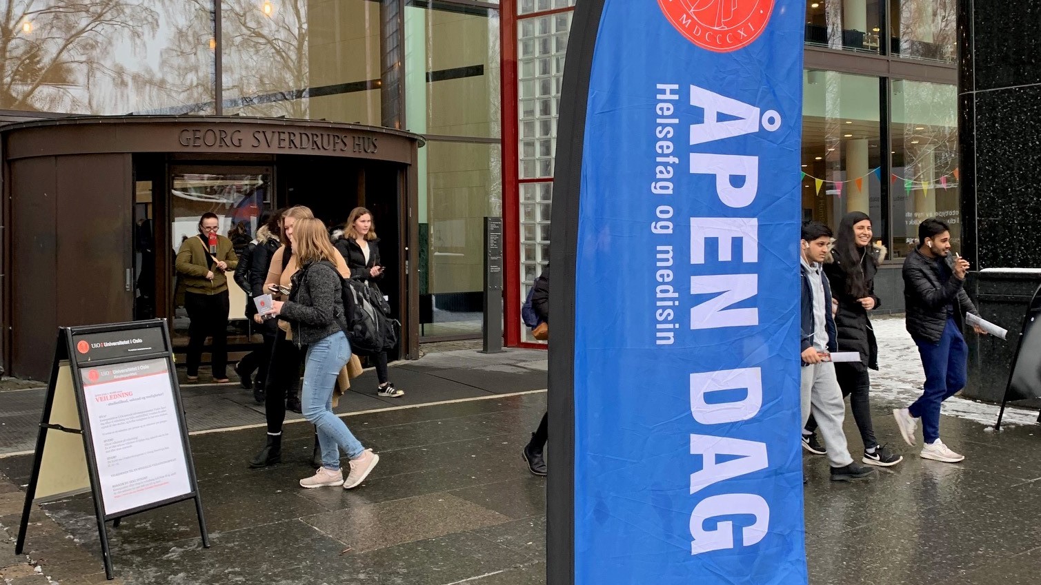 Formålet med «Åpen dag» på Universitetet i Oslo (UiO) er at potensielle studenter kan besøke campus, snakke med studenter og få et lite innblikk i studiehverdagen