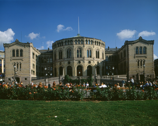 Stortinget: Apotek og farmasøyter viktige